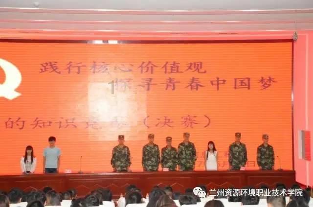 救援受困的小恐龙